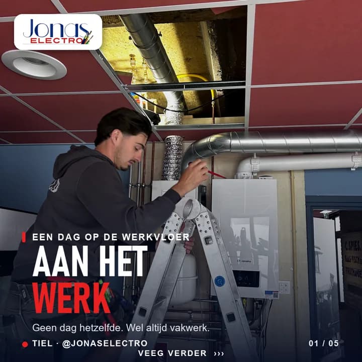 Slide 1: monteur aan het werk boven een systeemplafond.